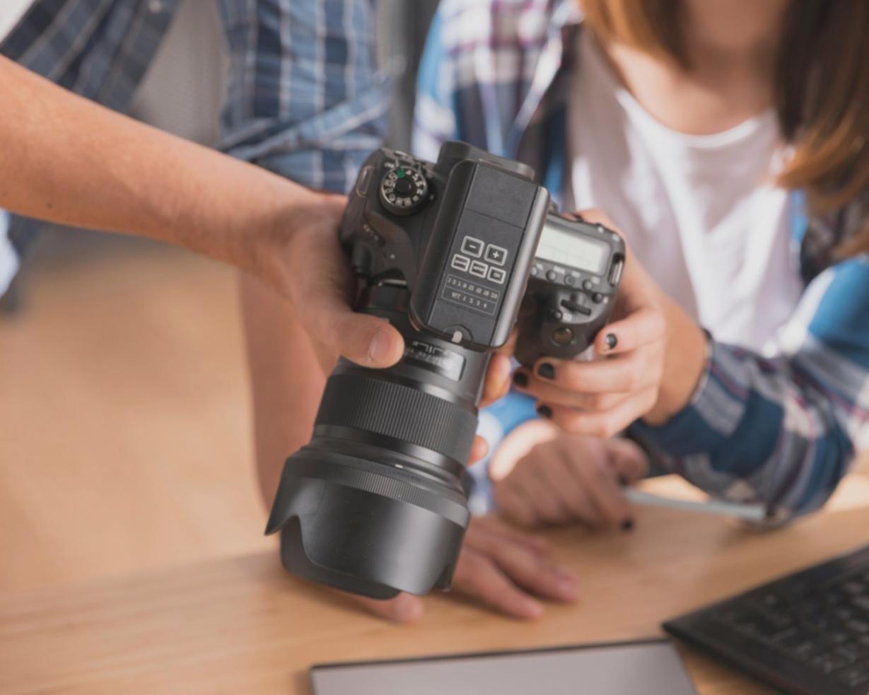 Професійна студія відеопродакшну з обладнанням для зйомки